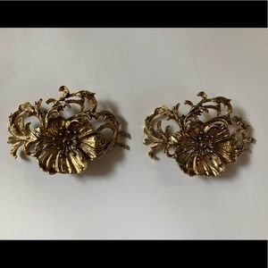 Shoe “clips” attach to plain dress shoe. $15.